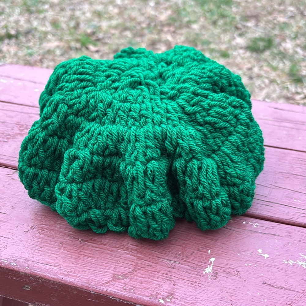 BEANIE HANDMADE WOMENS 
NEW
